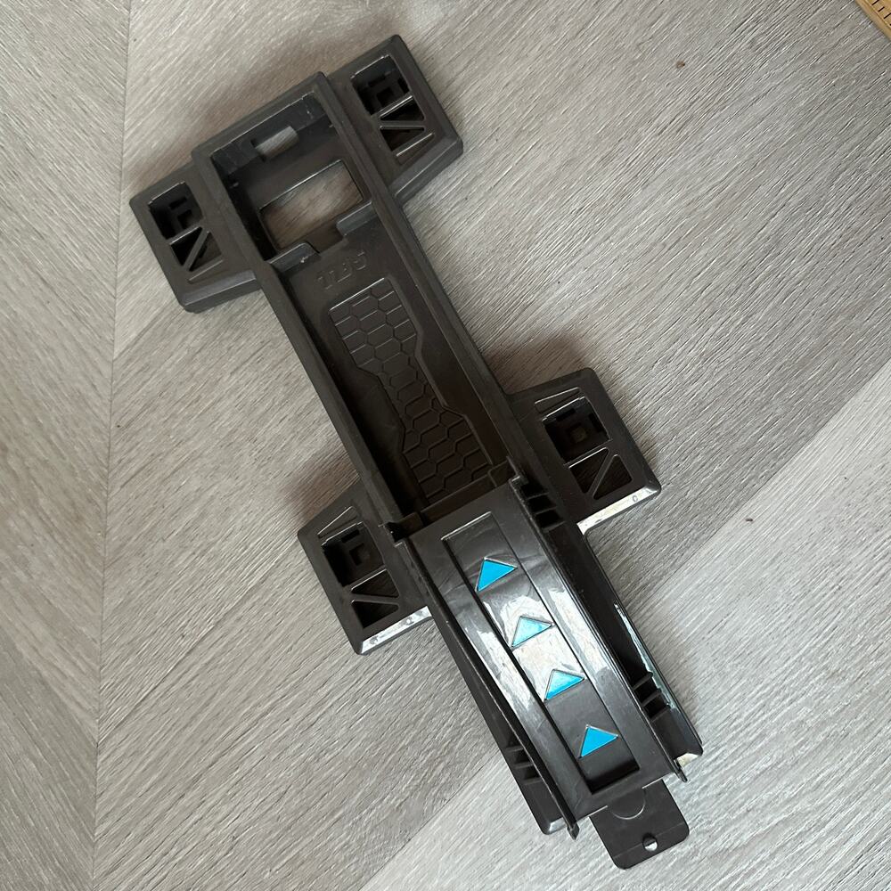 Hot Wheels DJD66 Track Builder System Lift & Launch Replacement Part Base Piece - Picture 2 of 6